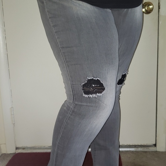 Gray distressed at the knee strait leg denim jeans - Picture 1 of 5